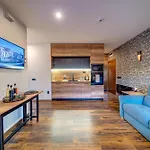 Apartament Away From 538 *