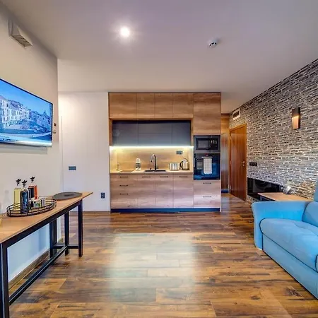 Apartman Away From 538