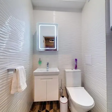 Away From 538 Apartman *